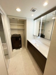 洗面室を気品のある優雅なホテルのような空間に　川崎市中原区A様邸